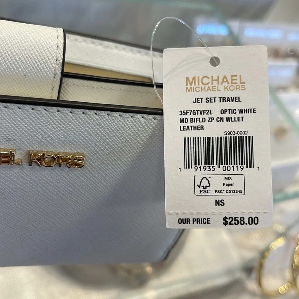 Michael Medium Crossgrain Leather Bifold Wallet
Optic White
NWT - Picture 13 of 16